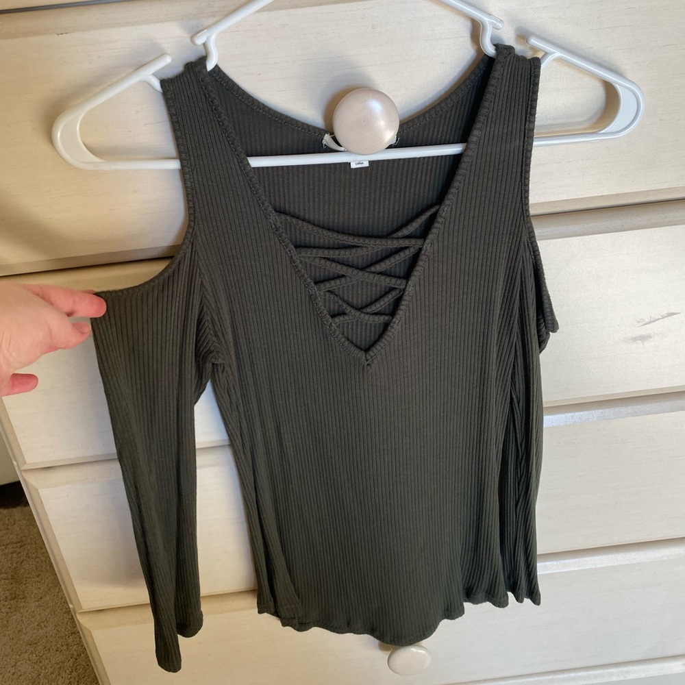 Off shoulder/half sleeve tight shirt